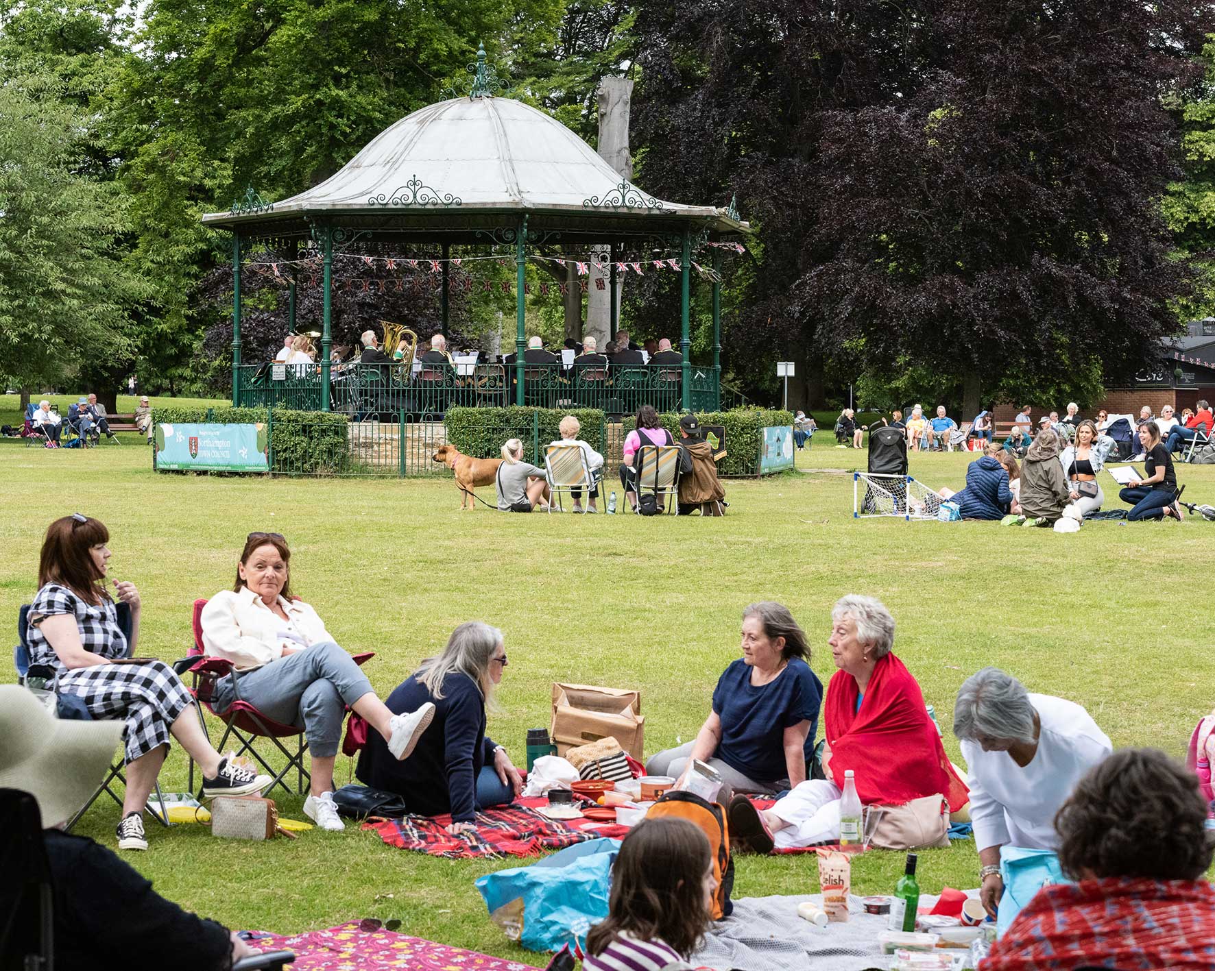 | NN Pulse Bands in the Park